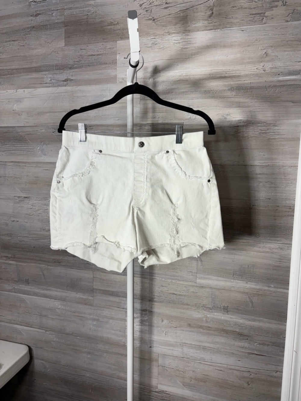 HUE Cream Distressed Denim Jean Shorts 1934